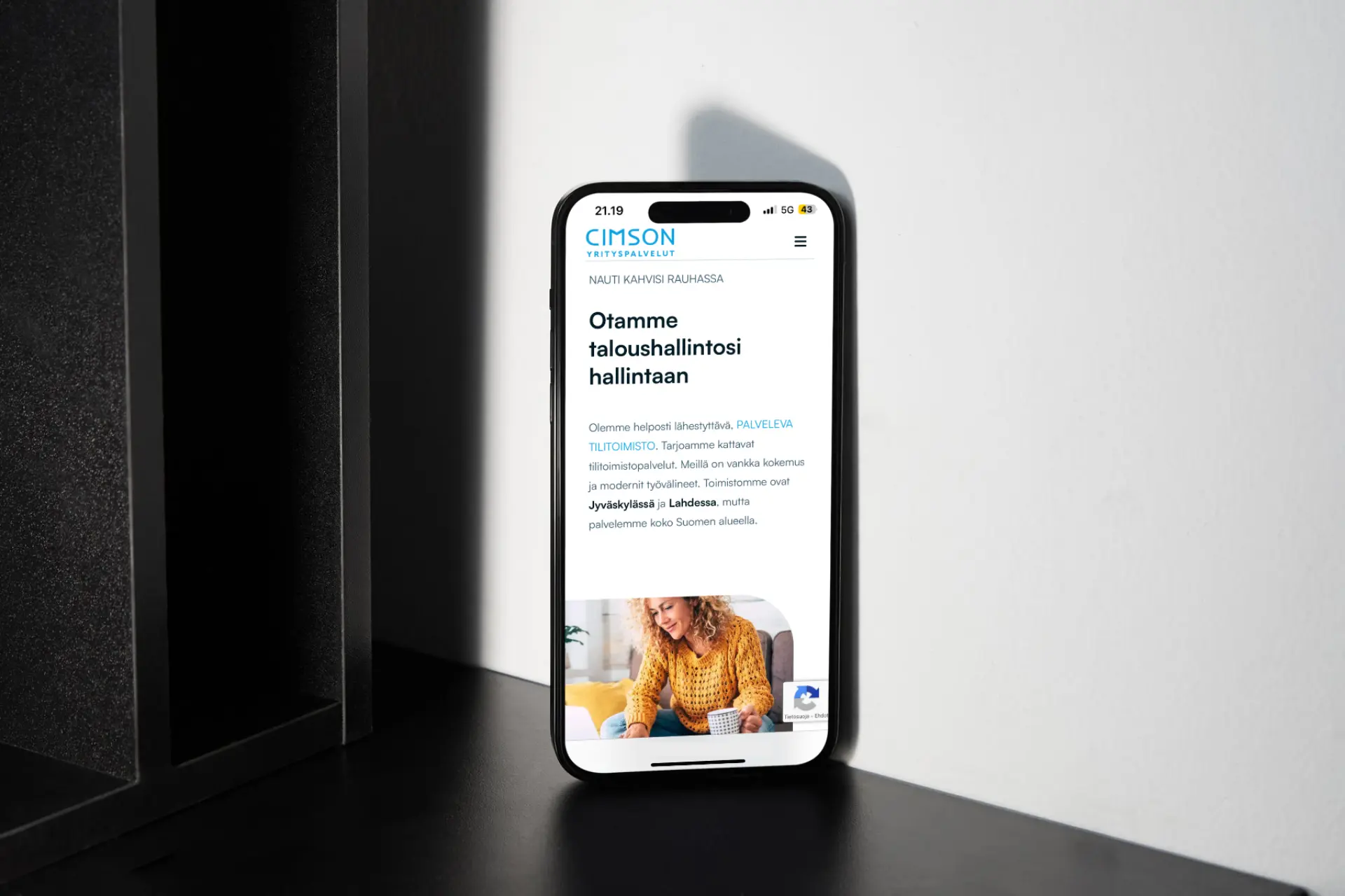 Cyp.fi verkkosivusto auki puhelimen näytöllä